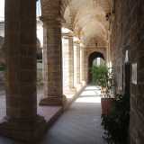 Il dispositivo si trova nel chiostro dell'ex convento: lo si nota sulla destra dopo aver varcato l'ingresso del Tribunale
